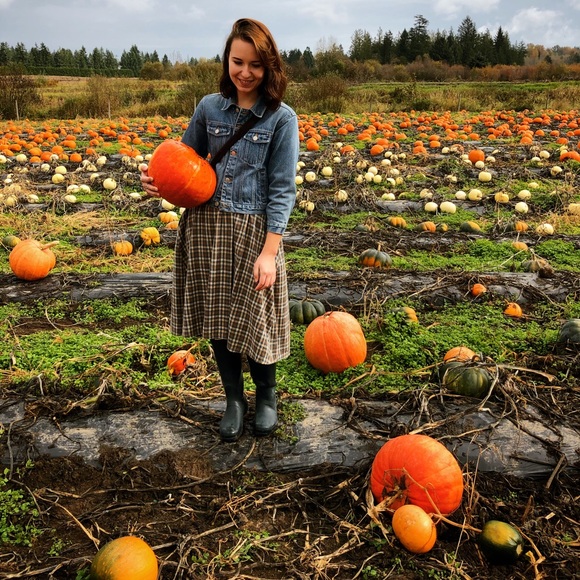 Meet your Posher, Helena - Picture 1 of 1